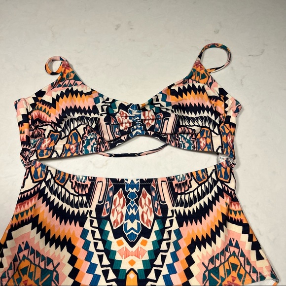 Athleta one piece swimsuit, size XS high cut - Picture 3 of 10